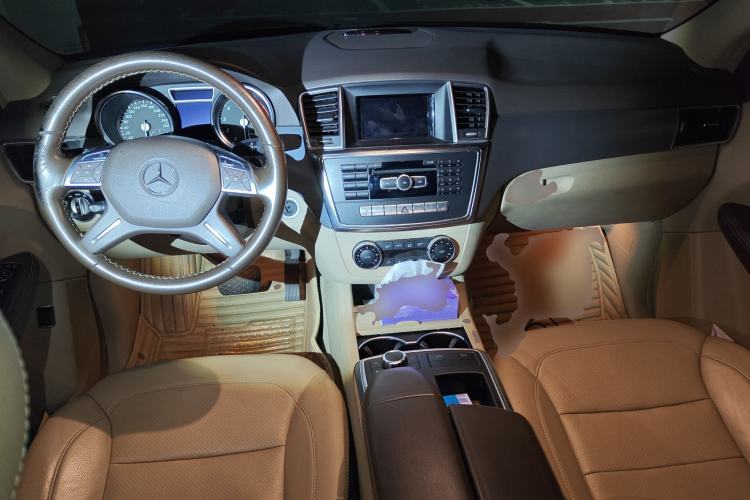 Used Mercedes-Benz M-Class 2014 ML 320 4MATIC Center Console