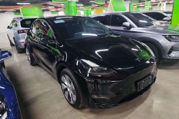 Used Tesla Model Y 2021 Standard Range Rear-Wheel Drive Version Front Right 45 Deg