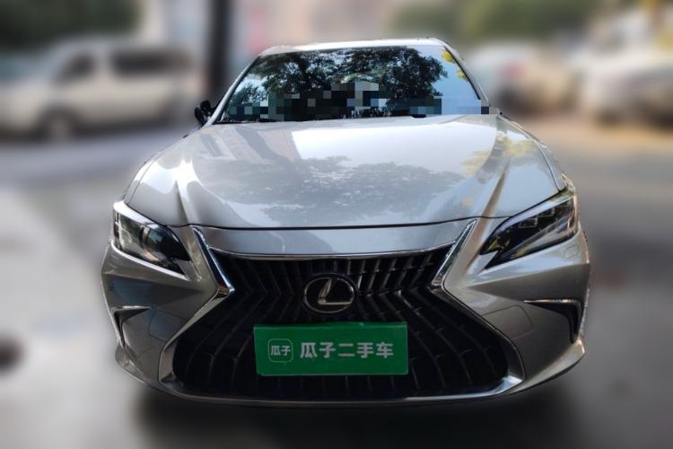 Used Lexus ES 2022 300h Deluxe Edition Front