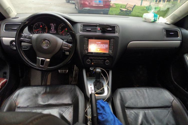 Used Volkswagen Sagitar 2014 1.4TSI Automatic Luxury Model Center Console