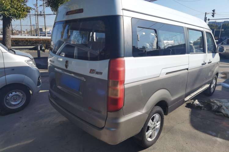 Used Jinbei New Hiace X30L CNG 2018 1.5L Wealth Edition Natural Gas Vehicle Passenger Bus SWFC15