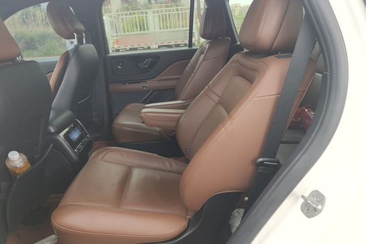 Used Lincoln Aviator 2022 3.0T V6 Four-Wheel Drive Luxury Edition Left Rear Seat