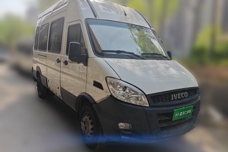 Used Iveco Power Daily 2017 2.5T Deluxe A37 High-Roof 6-7 Seater Bus 47Z5 Front Right 45 Deg