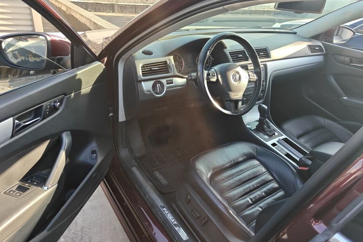 Used Volkswagen Passat 2014 1.8TSI DSG Prestige Navigation Edition Driver Seat