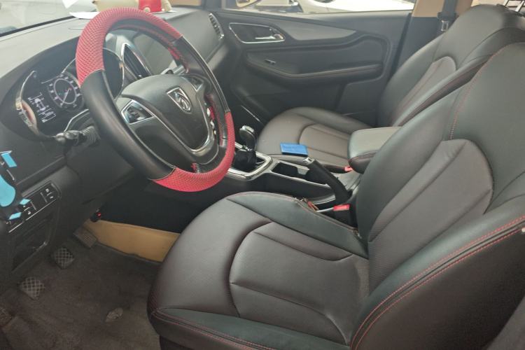 Used Baojun 560 2015 1.8L manual luxury version
