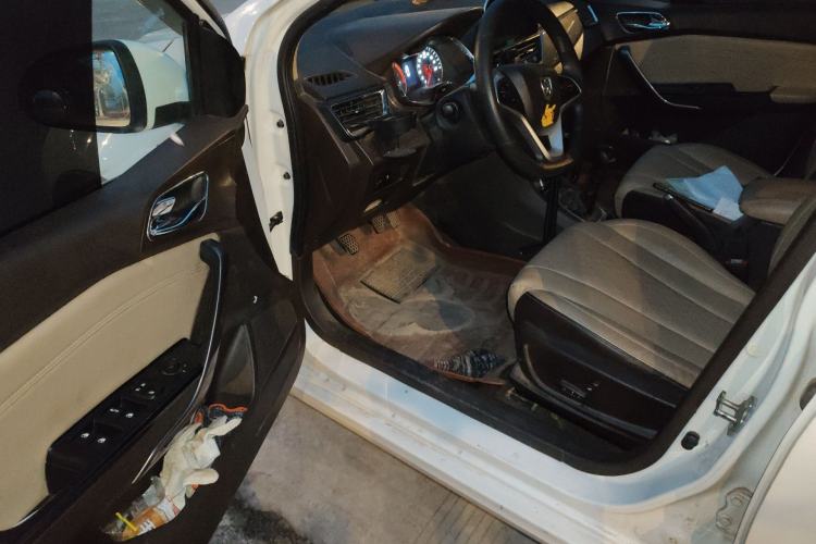 Used Baojun 310W 2017 1.5L Manual Luxury Edition China V Driver Seat