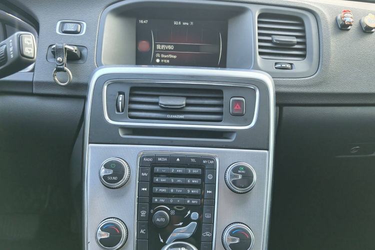 Used Volvo V60 2017 T4 Smart Edition China V Standard Interior 4