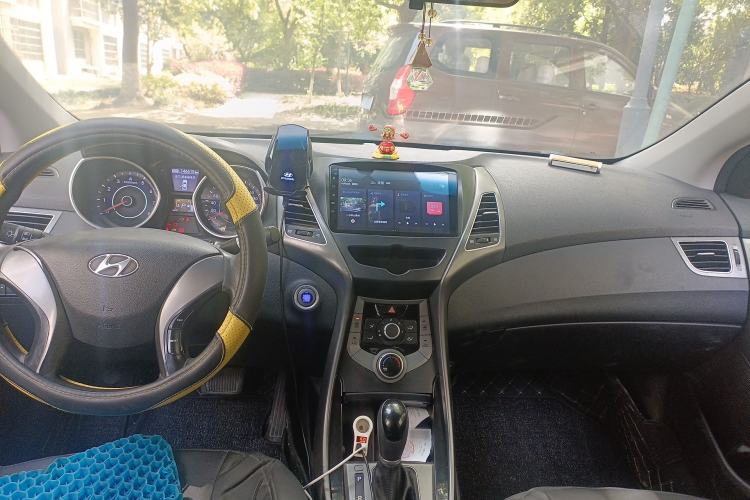 Used Hyundai Elantra (5th Generation / Langdong) 2015 1.6L Automatic Leading Model Center Console