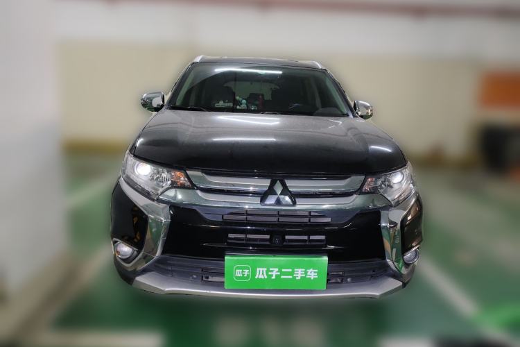Used Mitsubishi Outlander 2017 2.0L Two-Wheel Drive Glory Edition 5 Seats Front