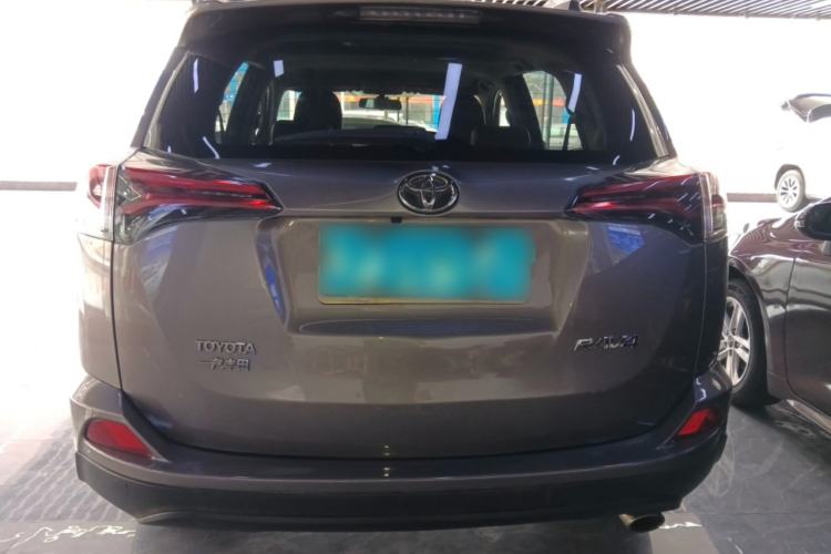 Used Toyota RAV4 2016 2.0L CVT Two-Wheel Drive Fashion Edition China V Standard Rear