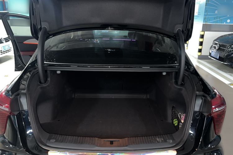 Used Hongqi H5 2024 1.5T DCT Smart Connect Flagship Edition Trunk