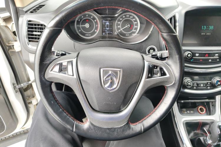 Used Baojun 560 2015 1.8L manual luxury version Steering Wheel