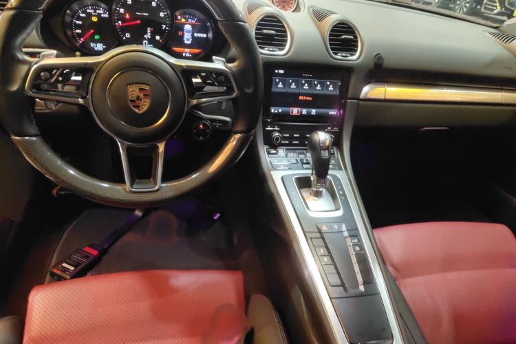 Used Porsche 718 2016 Cayman 2.0T
