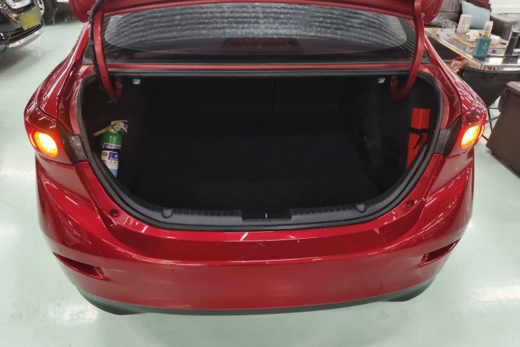 Used Mazda Mazda 3 Axela 2016 Sedan 1.5L Automatic Luxury Model
