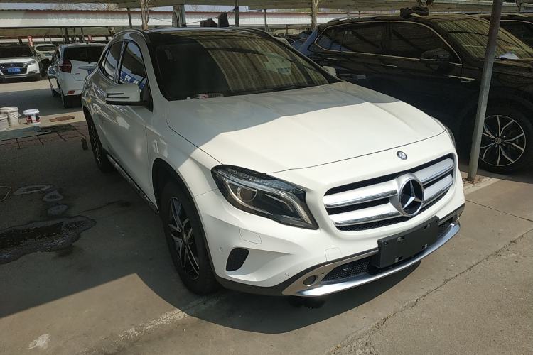 Used Mercedes-Benz GLA 2015 GLA 220 4MATIC Fashion Model Front Right 45 Deg