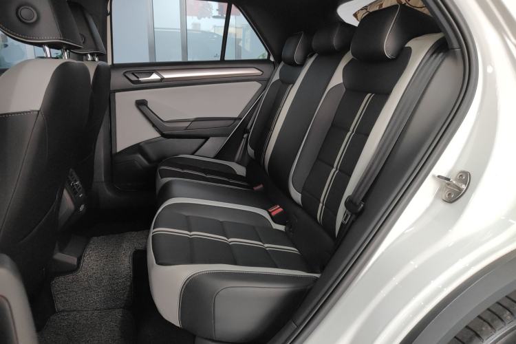 Used Volkswagen T-ROC 2023 300TSI DSG Two-Wheel-Drive Chen Guang Edition Left Rear Seat