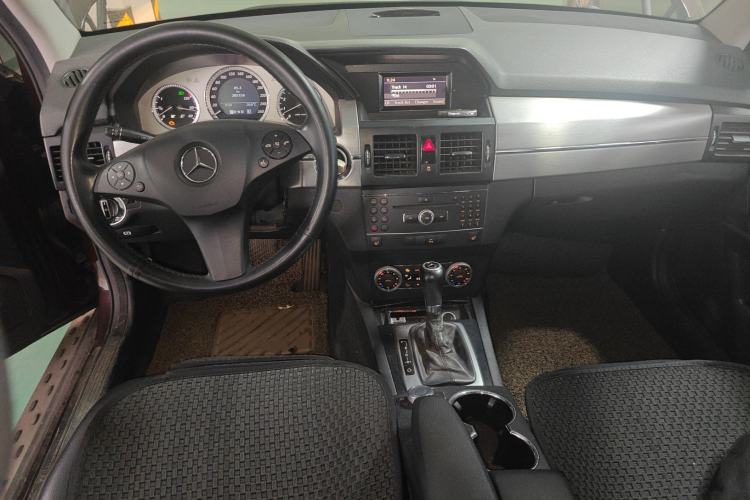 Used Mercedes-Benz GLK-Class 2012 GLK 300 4MATIC Dynamic Edition Center Console