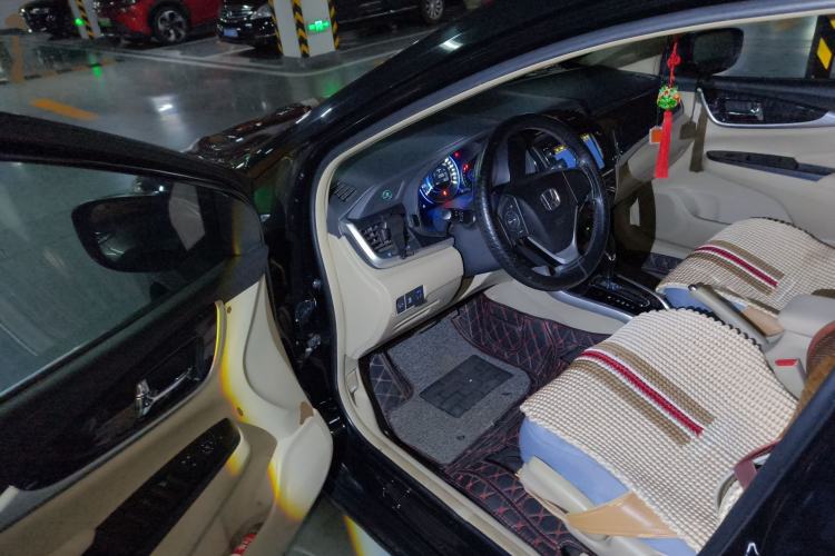 Used Honda Crider 2013 1.8L automatic luxury edition Driver Seat