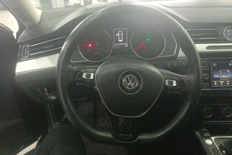 Used Volkswagen Magotan 2018 330TSI DSG Advanced Model Steering Wheel