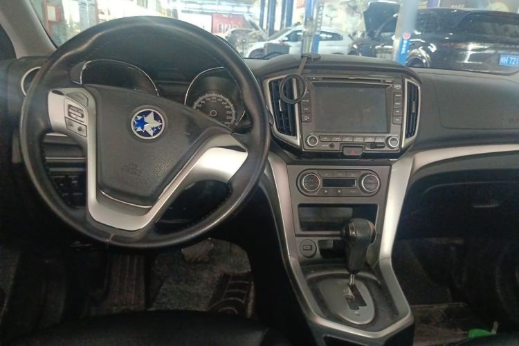Used Venucia T70 2015 2.0L CVT Smart Edition