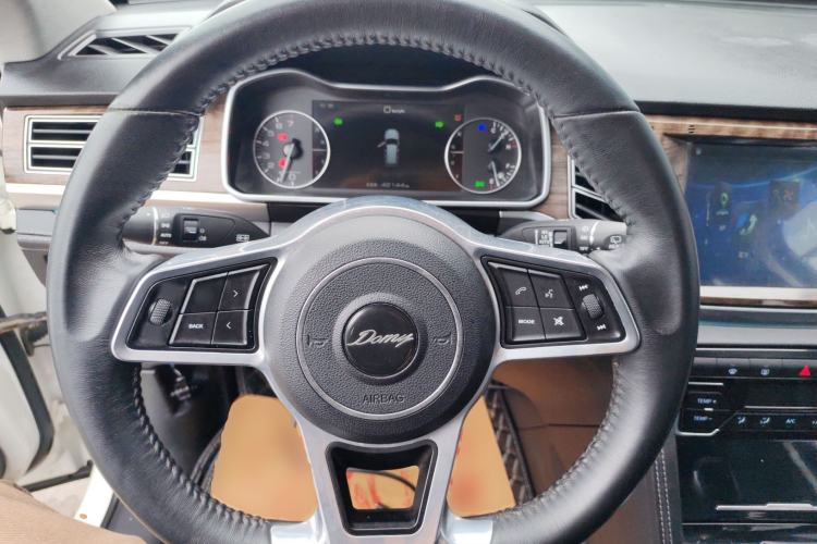 Used Zotye Domy X7 2017 1.8T Manual Luxury Model
