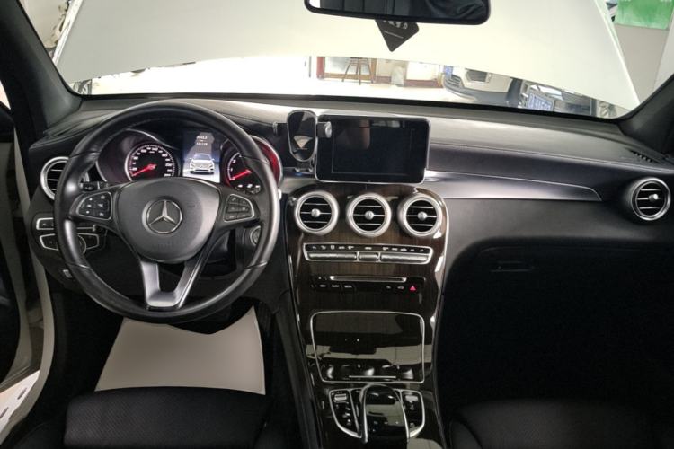 Used Mercedes-Benz GLC 2017 GLC 260 4MATIC Luxury Model