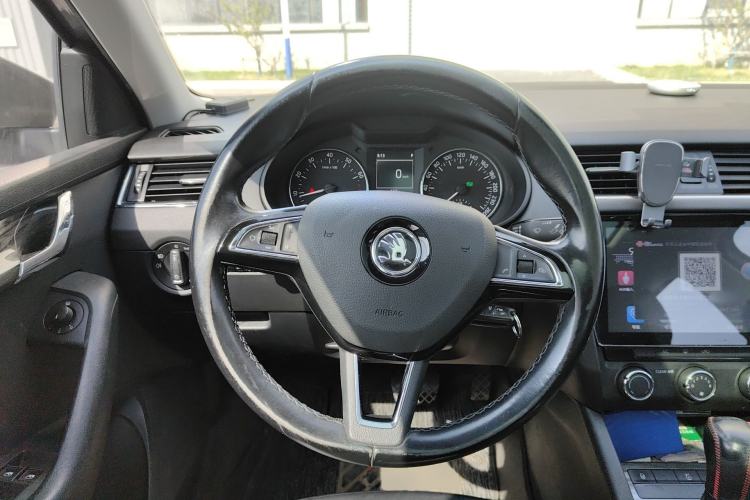 Used Skoda Octavia 2017 1.6L Automatic Smart Drive Edition Steering Wheel