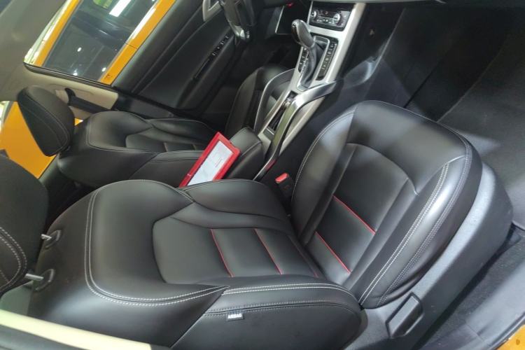 Used Geely Auto Emgrand X7 Sport 2018 1.8TD Automatic Two-Wheel Drive Smart Connect 4G Internet Edition Right Front Seat