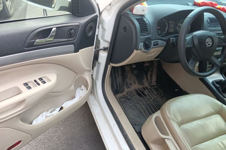 Used Skoda Octavia 2015 Classic Model 1.6L Manual Yijie Edition
