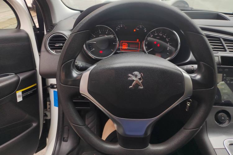 Used Peugeot 3008 2015 2.0L Automatic Classic Edition