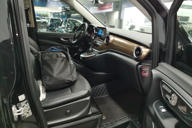 Used Mercedes-Benz V-Class 2020 V 260 L Long-wheelbase Luxury Edition Right Front Seat