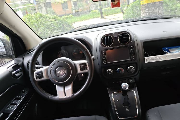 Used Jeep Compass 2013 2.4L four-wheel-drive sport version