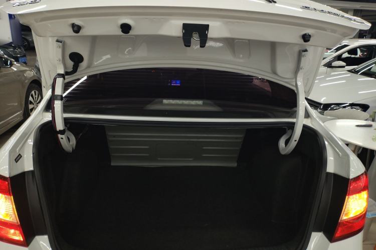 Used Skoda Rapid 2016 1.6L Automatic Front-Wheel Drive Model Trunk