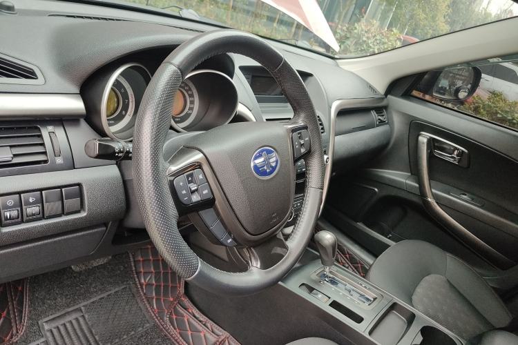 Used Bestune X80 2016 2.0L automatic Comfort trim level