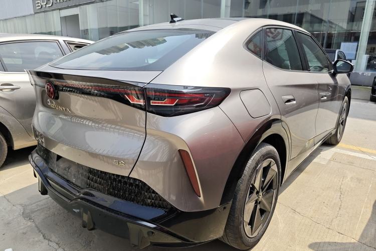 Used Volkswagen ID.UNYX 2024 Revised Pro Long-Range Version Rear Right 45 Deg