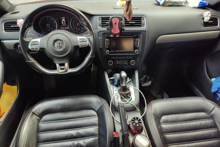 Used Volkswagen Sagitar 2013 2.0 TSI GLI Center Console