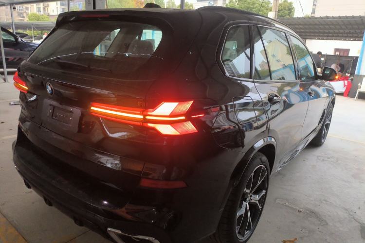 Used BMW X5 2023 xDrive 30Li Luxury M Sport Night Edition Package Rear Right 45 Deg