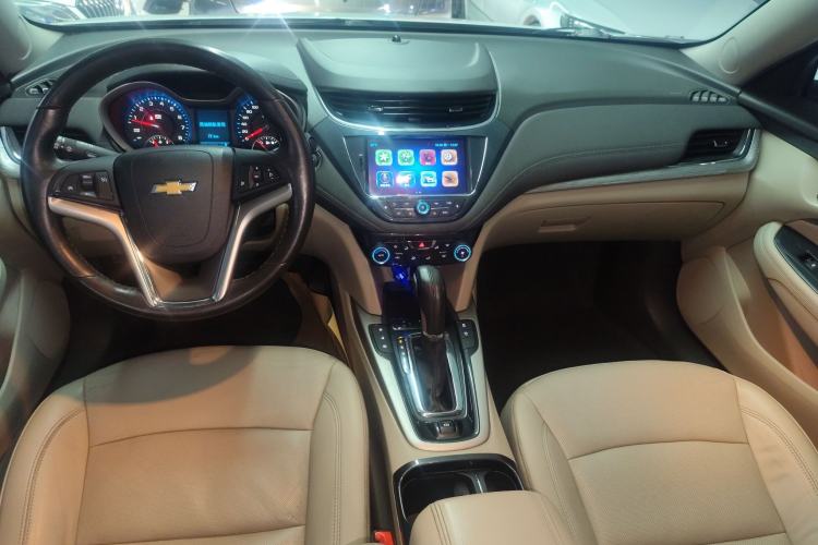 Used Chevrolet Malibu 2017 1.5T Automatic Luxury Edition Center Console