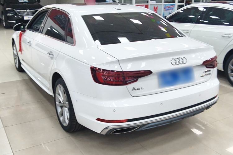 Used Audi A4L 2019 40 TFSI Fashion Edition China VI Emission Standard Exterior 2