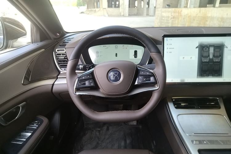 Used BYD Han 2025 DM-i Intelligent Driving Edition 245KM Prestigious Edition
