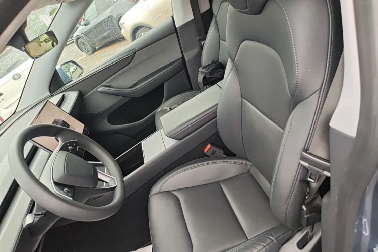 Used Tesla Model Y 2025 Rear-Wheel-Drive Version