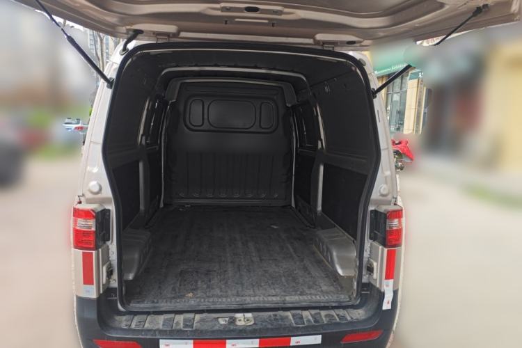 Used Jinbei Hiace X30 2024 1.5L Wealthy Van Model 2/5 Seats
