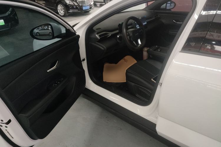 Used BYD e7 2025 Model 450 Smart Mobility Edition
