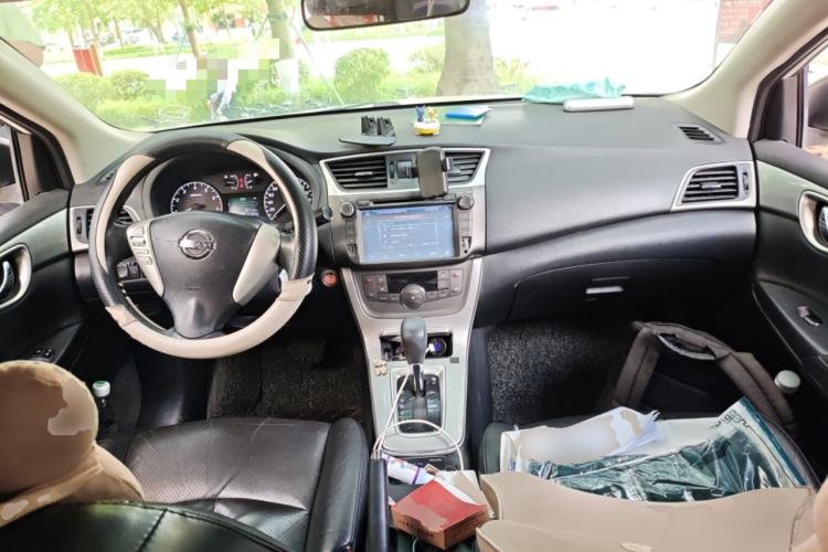 Used Nissan Sylphy 2014 1.6XV CVT Deluxe Edition Center Console