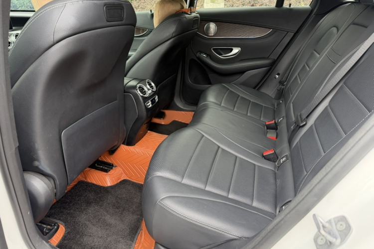 Used Mercedes-Benz GLC 2018 GLC 300 4MATIC Sport Edition Interior 4