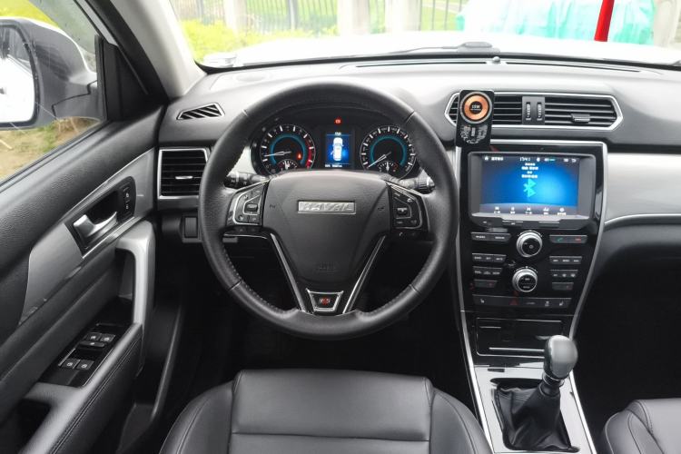 Used Haval H2 2017 Red-Label 1.5T Manual Two-Wheel Drive Luxury Model
