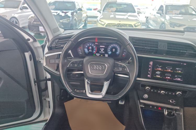 Used Audi Q3 2019 40 TFSI Fashion Dynamic Model
