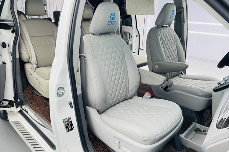 Used Toyota Sienna 2020 3.5L Two-Wheel Drive XLE Leather Interior 7 Seats Mexico Edition
