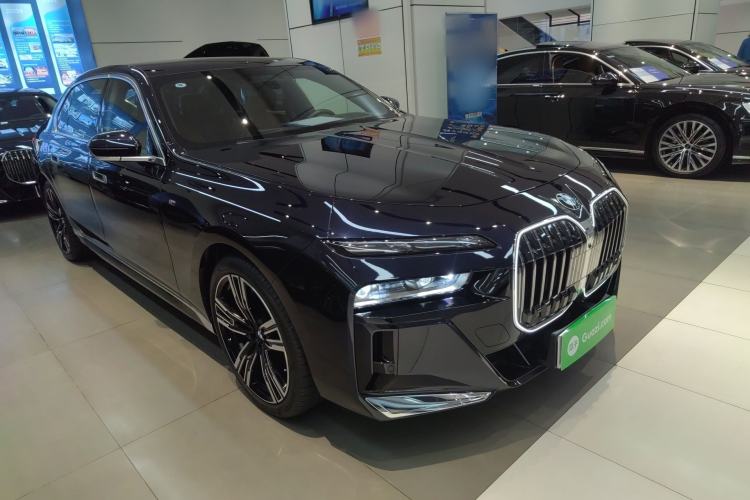 Used BMW 7 Series 2023 740Li Luxury Edition M Sport Package Front Right 45 Deg