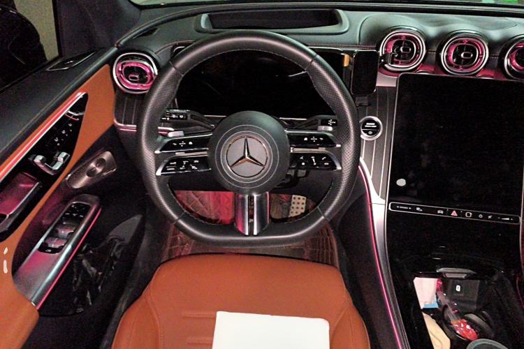 Used Mercedes-Benz GLC 2023 GLC 300 L 4MATIC Luxury 7-Seater Steering Wheel